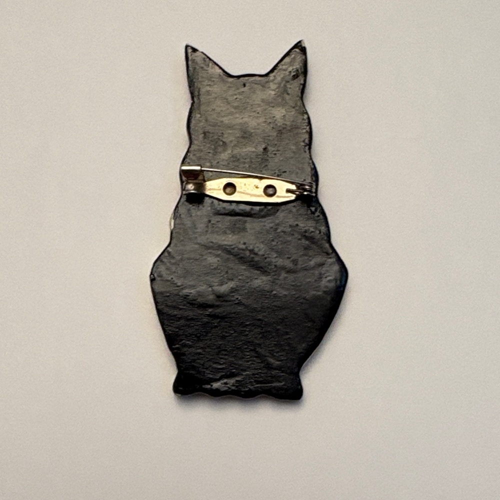 Cat Pin Grey with Yellow Eyes & Pink Nose - Picture 2 of 7